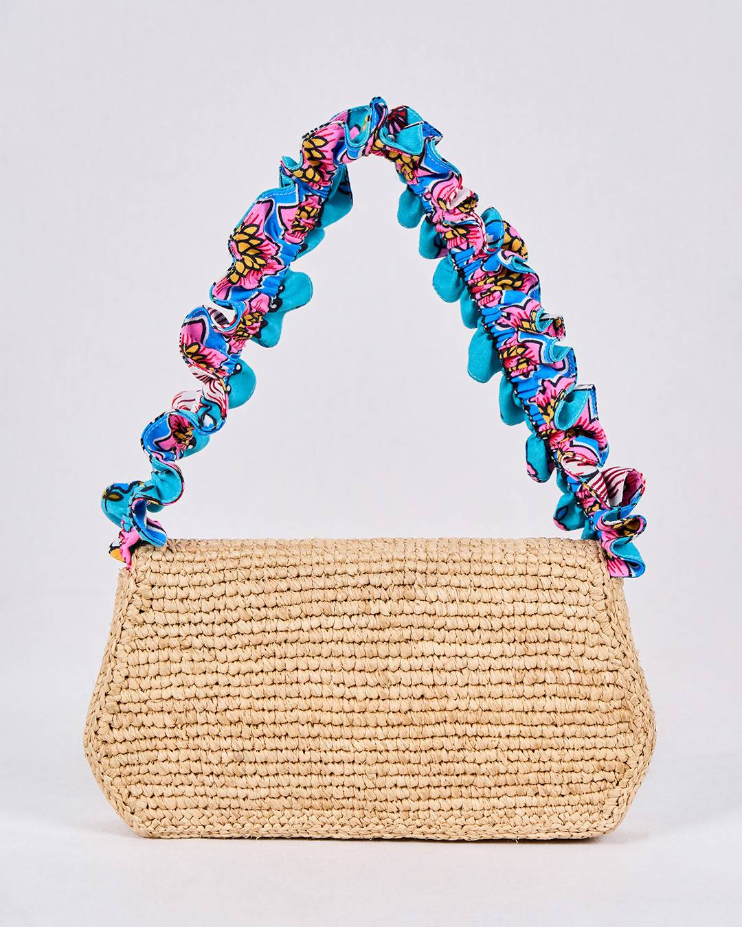 Sac FARA en raphia et tissu wax bleu turquoise, mélange de tradition et modernité, vue de dos