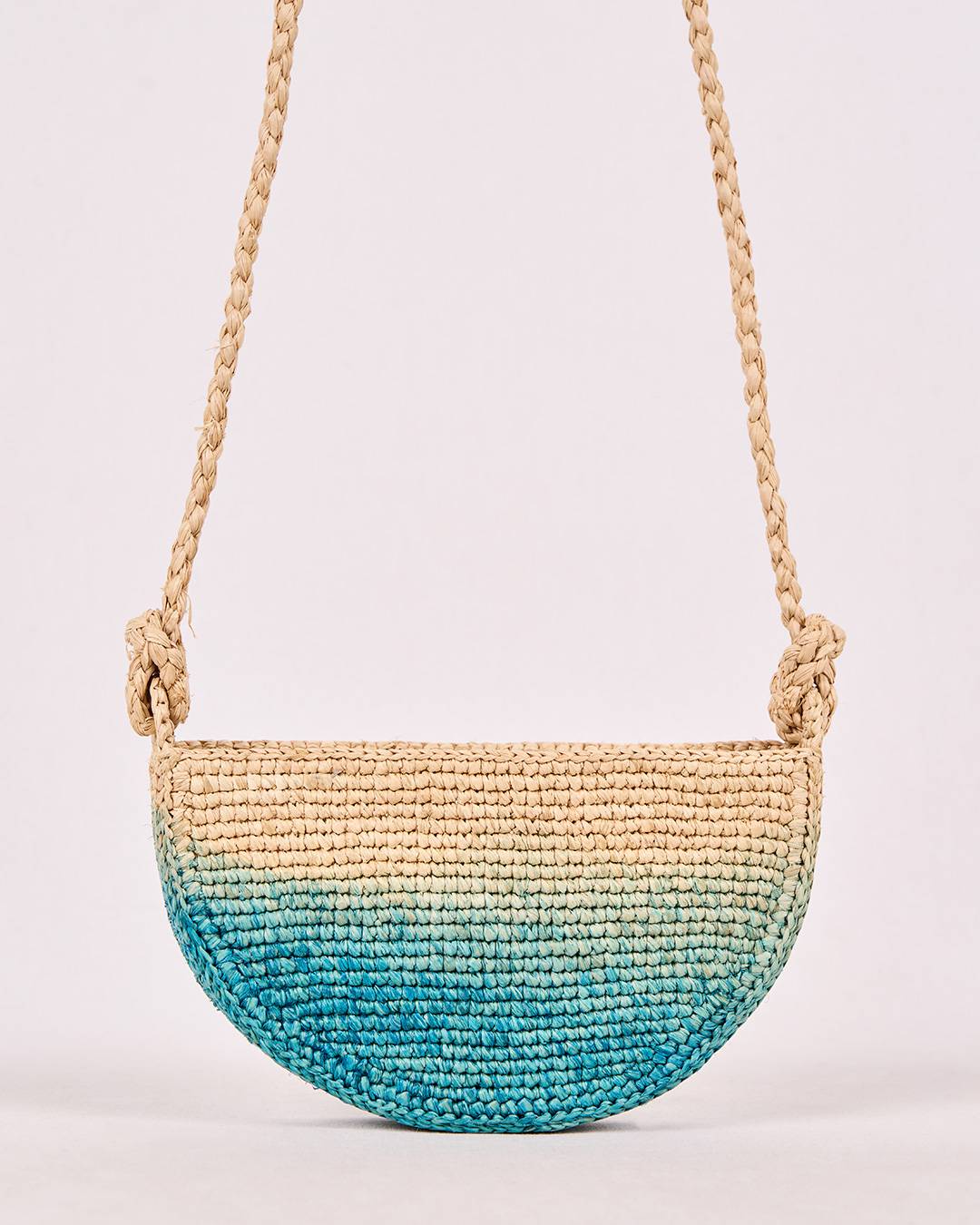 Sac MIRA en raphia naturel et dégradé en bleu turquoise dégradé, format intermédiaire chic et polyvalent vue de face