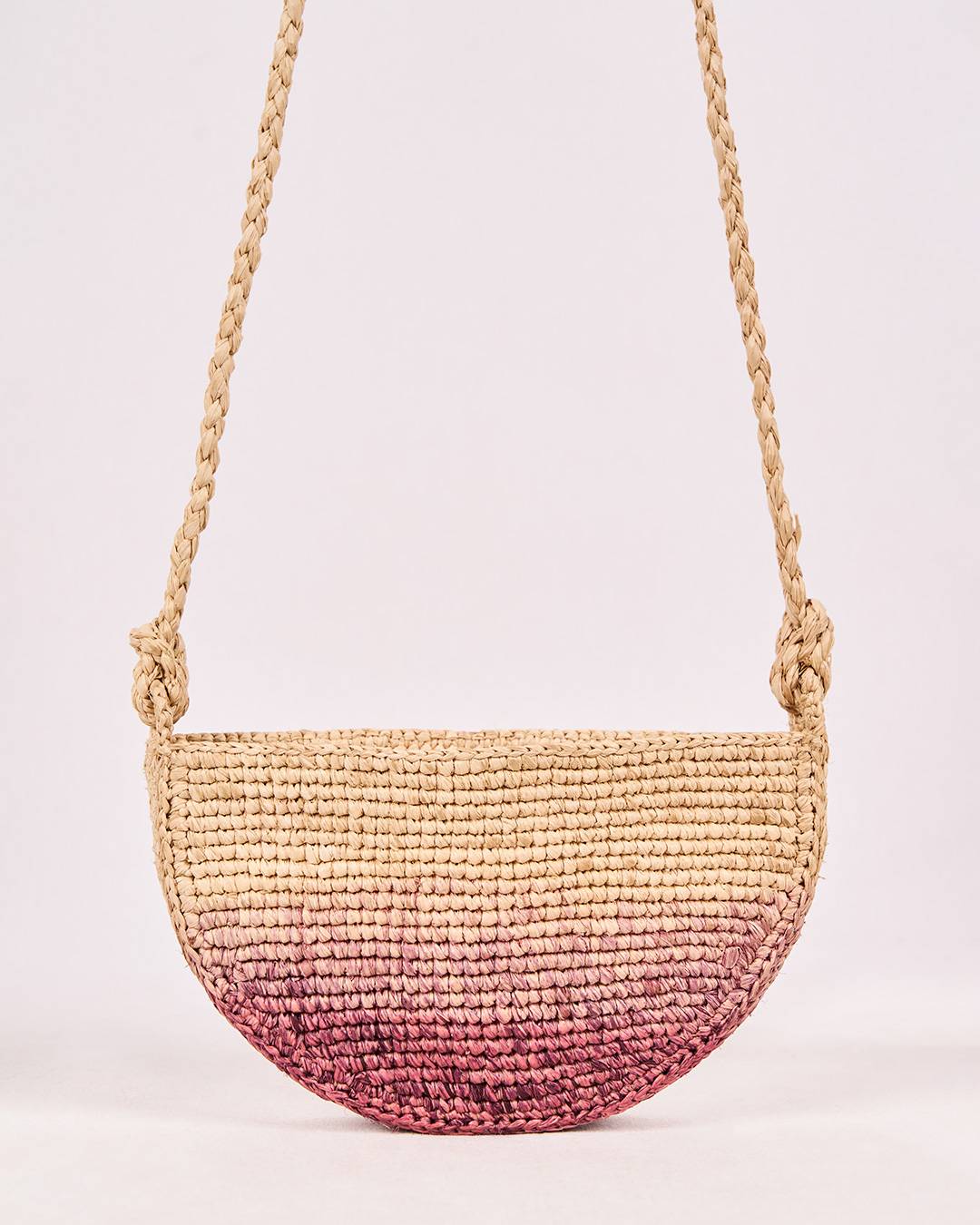 Sac MIRA en raphia naturel et dégradé en grenat dégradé, format intermédiaire chic et polyvalent vue de face